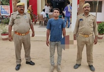 Basti Crime News: बस में कर रहा था छेड़छाड़, मुसाफिरों ने की खूब धुनाई, किया पुलिस के हवाले