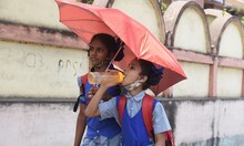 बढ़ती गर्मी के कारण मधुबनी के स्कूलों का बदला समय, इस तारीख से होंगी छुट्टियां, जानें डिटेल्स