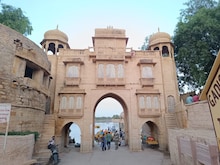 कभी प्री-वेडिंग फोटो शूट के लिए मशहूर थी गड़ीसर झील, अब अपनी दुर्दशा पर...
