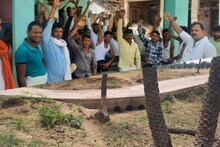 Jhansi News : इस गांव की समस्या नहीं हुई दूर तो हो सकता है बड़ा आंदोलन, किसान नेता ने दी प्रशासन को चेतावनी