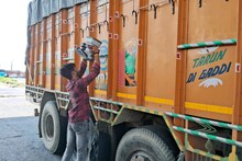गोपालगंज में यूपी से शराब पीकर आ रहे 46 शराबी गिरफ्तार, भारी मात्रा में देसी और विदेशी मदिरा बरामद
