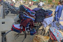 Bikaner :  यहां बाजार से आधी कीमत पर मिलते हैं कपड़े, ग्रामीणों की पहली पसंद हैं यह चलती-फिरती दुकानें