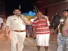 गांव पहुंचा शव तो घर से नहीं निकले लोग, थानेदार ने अर्थी को दिया कंधा