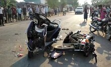 जांजगीर: स्कूटी-बाइक में भीषण एक्सीडेंट, एक युवक की मौत, छात्रा रिम्स रेफर