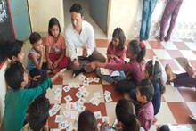 इस शिक्षक ने पेश की मिसाल, दिव्यांग होने के बावजूद बच्चों के जीवन में भर रहे हुनर के रंग
