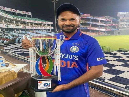 वेस्टइंडीज दौरे के लिये बिहार के क्रिकेटर मुकेश कुमार का टीम इंडिया में चयन हुआ है (फाइल फोटो)