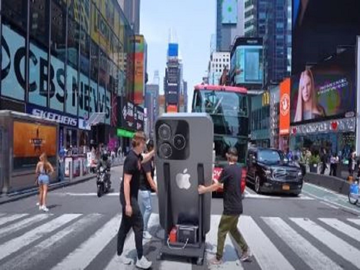 8 feet iphone