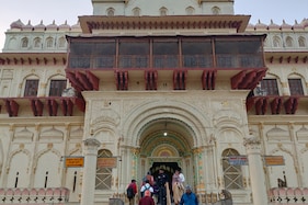 रोज मंदिर जाने की आदत डालें, अयोध्या के संत ने बताए इतने फायदे