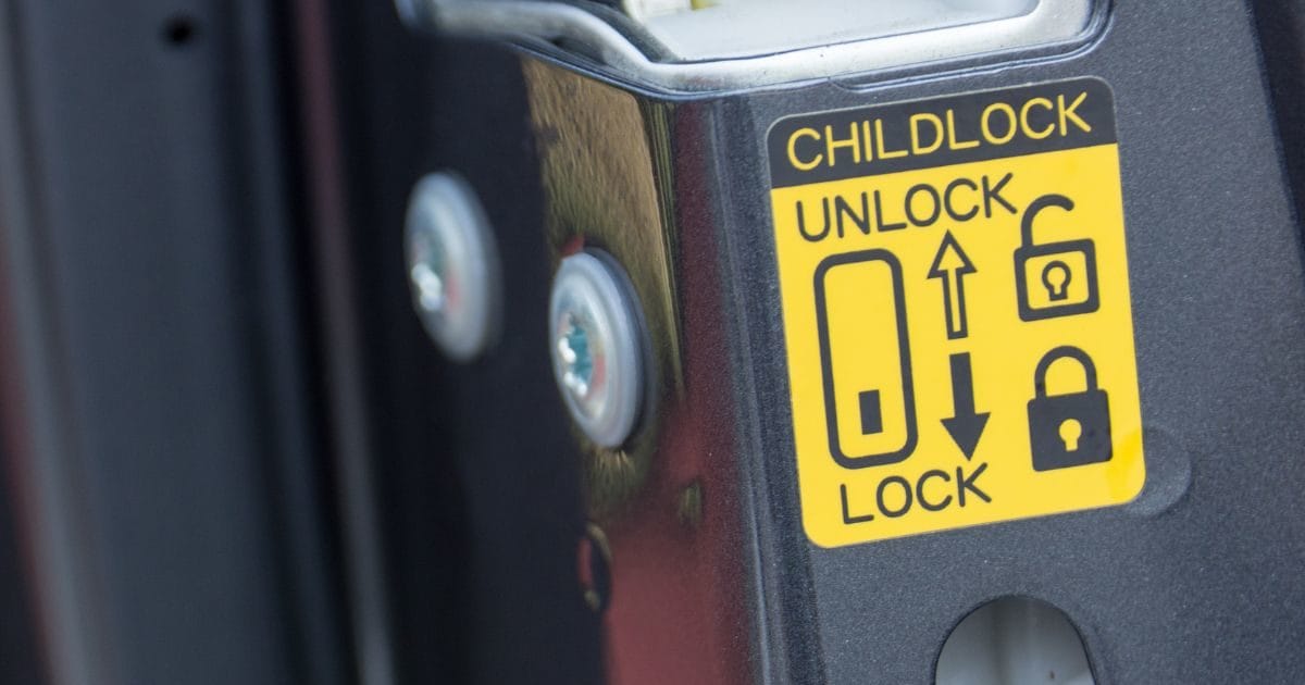 कार में मिलता है ये कमाल का लाॅक, लेकिन 90 लोग हैं बेखबर, बच्चों को