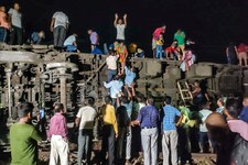 हादसे की वजह कोरोमंडल एक्सप्रेस का डिरेल होना, सिग्नल गड़बड़ नहीं: रेलवे सूत्र