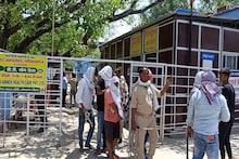 VIP इलाके में चल रहा था देह व्यापार का धंधा, कंडोम और 10 मोबाइल फोन बरामद; मास्टरमांइड महिला भी गिरफ्तार