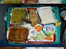 अब छोटे रेलवे स्टेशनों पर भी मिलेगा खाना-नाश्ता, जानें रेलवे का ये प्लान