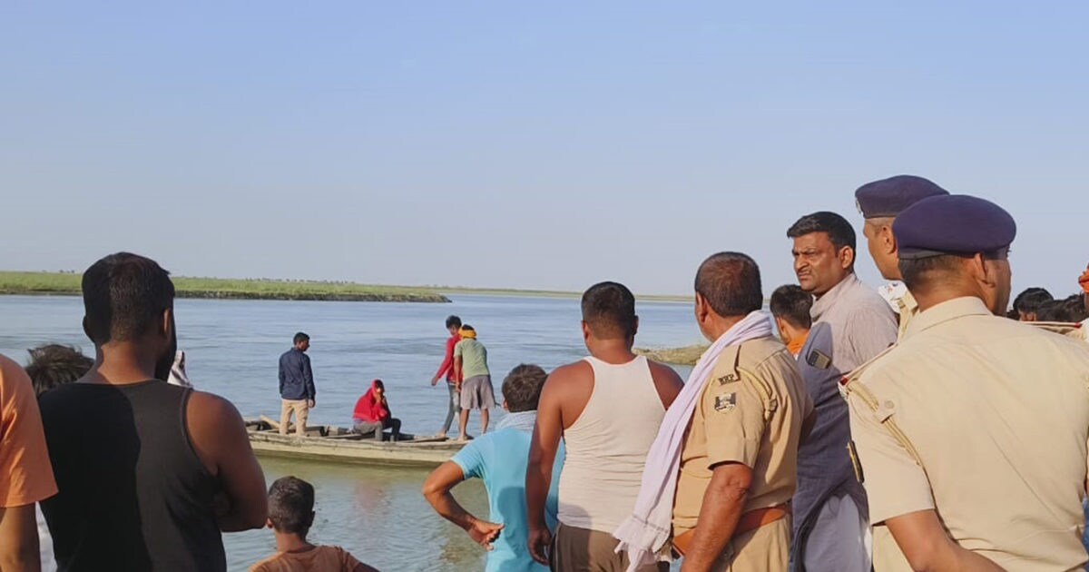 क्रिकेट खेलने निकला छात्र नदी में डूबा, साथ गए तीन दोस्त फरार, तलाश जारी क्रिकेट खेलने निकला छात्र नदी में डूबा, साथ गए तीन दोस्त फरार, तलाश जारी