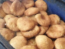 इंदौर में इस दुकान की आलू कचोरी के दीवाने हैं लोग, 100 साल से स्वाद बरकरार