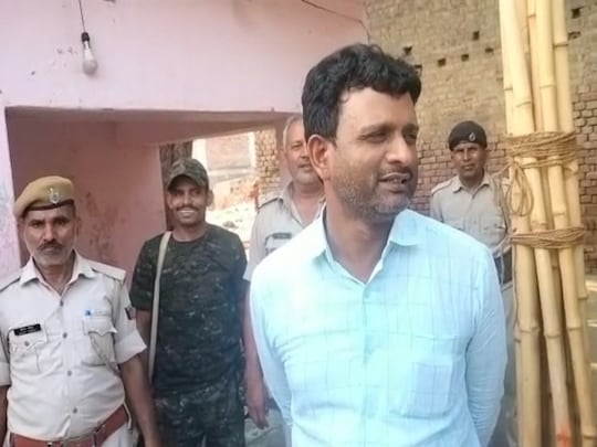 चंद्रदीप थाना इलाके में दो सहोदर भाईयों को खेल-खेल मेैं गोली लग गई. 