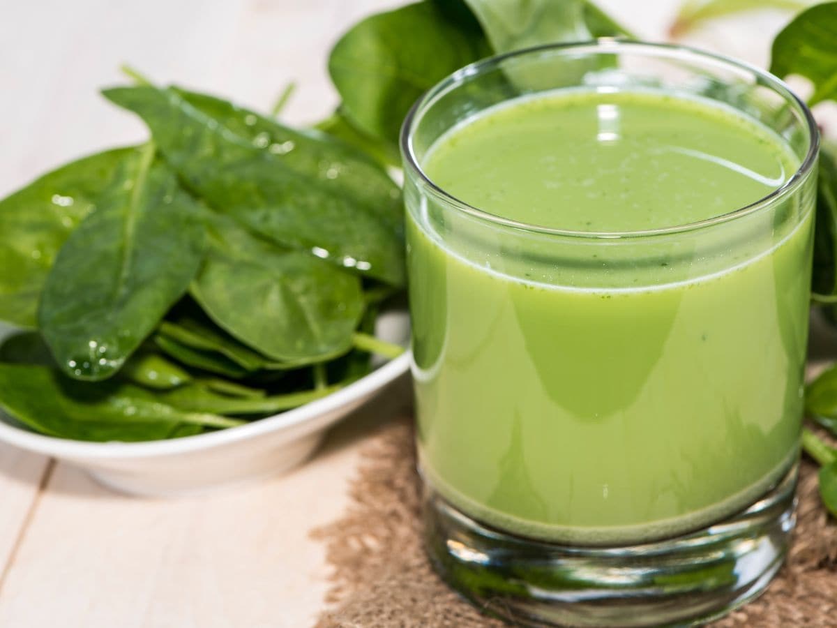 5 Spinach juice reduce iron deficiency good for cardiovascular health keeps eyes healthy