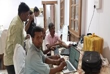 दुकानदार से रिश्वत वसूल रहे थे बिजली कर्मचारी, लोकायुक्त की टीम ने रंगे हाथों धरदबोचा