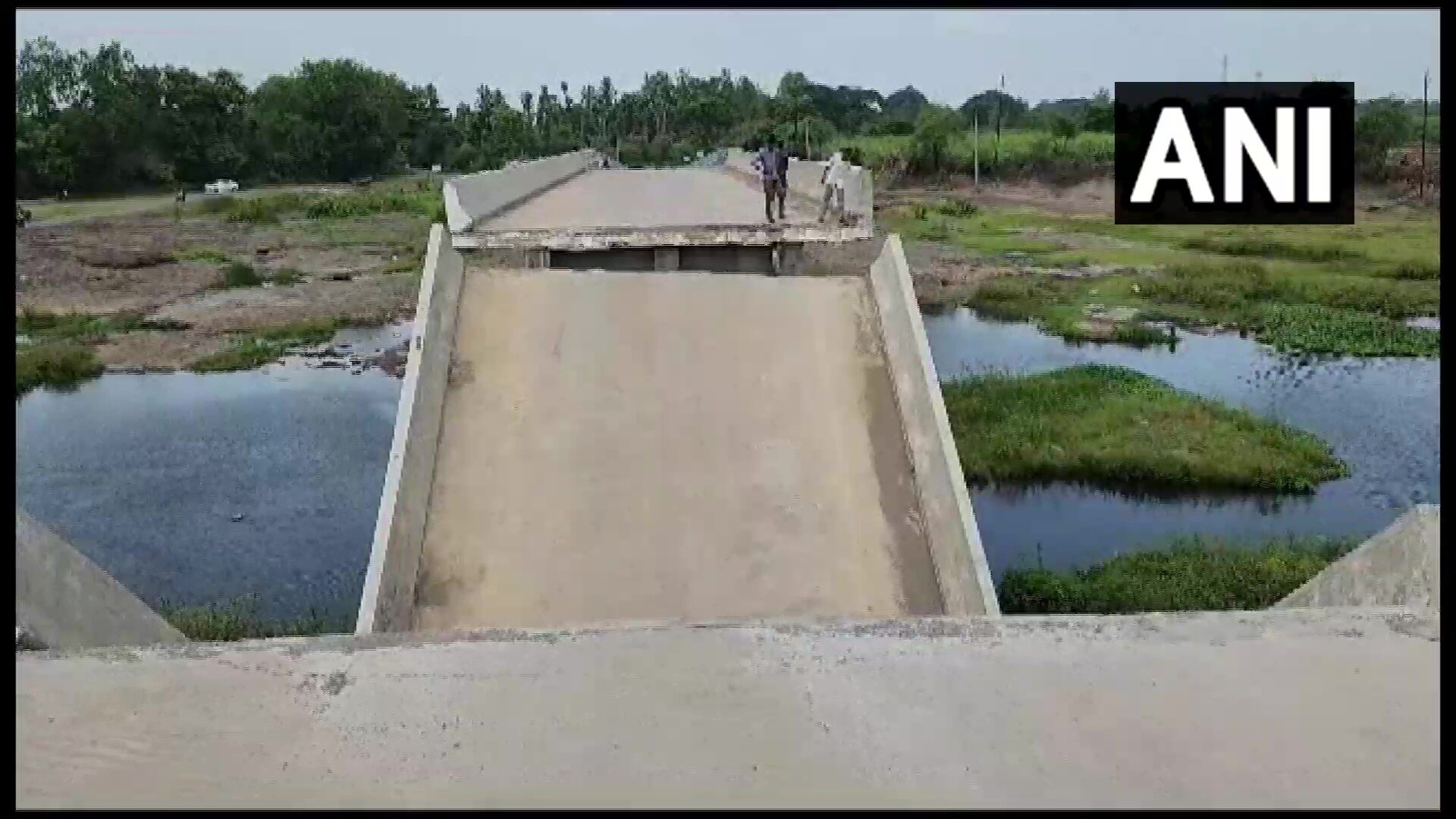 Bridge, bridge collapse, village, Mindhola river, expert investigation. Construction costs, पुल, पुल गिरा, गांव, मिंधोला नदी, नया बना पुल गिरा, Hindi News, News in Hindi