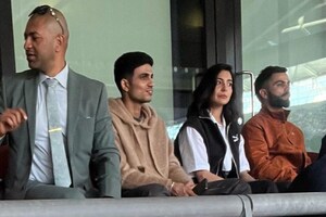 WTC Final से पहले कोहली ने अनुष्का के साथ देखा FA Cup Final, एक और कपल दिखा