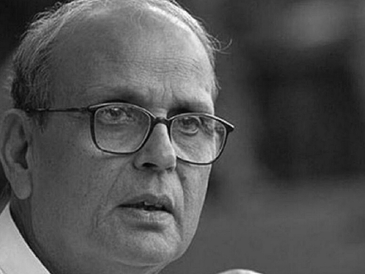 India, Research, Indian Politics, Vishwanath Pratap Singh, Rajeev Gandhi, Indira Gandhi, Vishwanath Pratap Singh Birth anniversary, King of Manda, 7th PM of India, Mandal commission, King of Manda, Bofors Scandal, Congress Party, 1989 Elections,