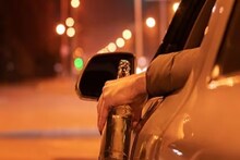 Gurugram News: गुरुग्राम में शख्स ने अजनबी संग जमकर पी शराब, फिर मेट्रो तक ली लिफ्ट और उसके पास ही छोड़ दी अपनी कार