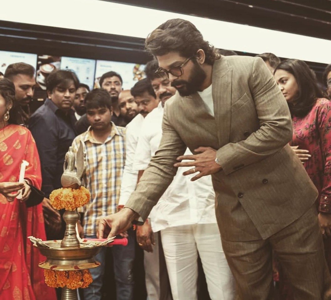 allu arjun, allu arjun new theatre, allu arjun latest news, allu arjun latest photos, allu arjun aaa cinemas, allu arjun inaugurates new cinema hall, allu arjun business, allu arjun net worth, allu arjun income, allu arjun next movie, allu arjun pushpa movie, pushpa 2,prabhas, adipurush, south latest news