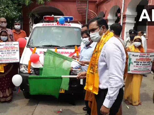 बिहार एंबुलेस सेवा में कई गड़बड़ियां मिलने के बावजूद ठेका पुरानी कंपनी को मिला. (PHOTO:ANI)