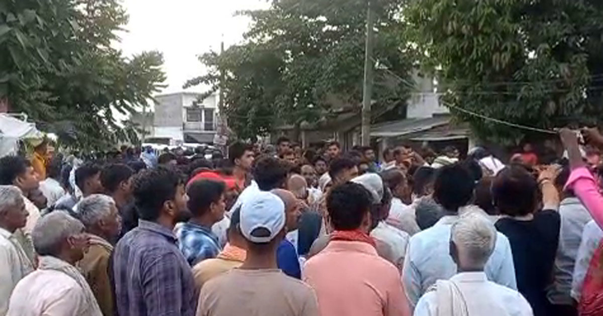 बस्ती: किशोरी के साथ गैंगरेप, बेहोश होने के बाद भी नहीं रुके दरिंदे, हुई मौत बस्ती: किशोरी के साथ गैंगरेप, बेहोश होने के बाद भी नहीं रुके दरिंदे, हुई मौत