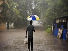 दिल्ली-NCR में बदला मौसम, कई इलाकों में तेज हवा के साथ झमाझम बारिश