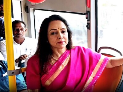 Mathura News: सांसद हेमा मालिनी ने की ई-बस की सवारी, यात्रियों से बात कर  लिया फीडबैक - Mathura MP hema malini travelled in e bus takes feedback of  people – News18 हिंदी