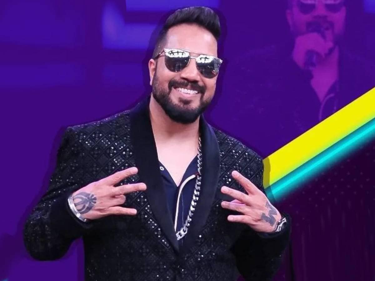 Mika Singh B'day: कॉन्ट्रोवर्सी किंग हैं मीका सिंह, करोड़ों की संपत्ति के  मालिक, 4 बार विवादों में रही जिंदगी - Singer Mika Singh birthday special  famous controversies from ...