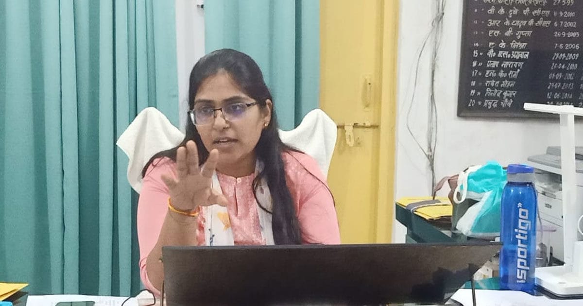 अफेयर और रिश्वत के आरोपों में घिरी PCS ऑफिसर ज्योति मौर्या की सफाई, कहा- पति  मांग रहे 50 लाख रुपये, चाहती हूं तलाक - Pcs officer jyoti maurya  clarification on husband ...