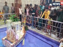 निर्जला एकादशी पर भक्तों को दर्शन देने जल विहार पर निकले भगवान राधा माधव