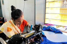 डॉक्टर के गलत इंजेक्शन ने कर दिया था दिव्यांग, परिवार की जिम्मेदारियों ने बना दिया टेलर