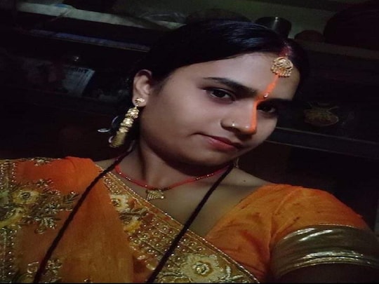 मृतक आर्मी जवान की पत्नी की फाइल फोटो