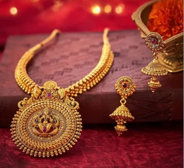 Ranchi Gold Rate: सोना 100 रुपए बढ़ा जबकि चांदी 400 रुपए, जानें आज का ताजा  रेट - Gold and silver rate gold and silver price increasedlets know the  latest trend – News18 हिंदी