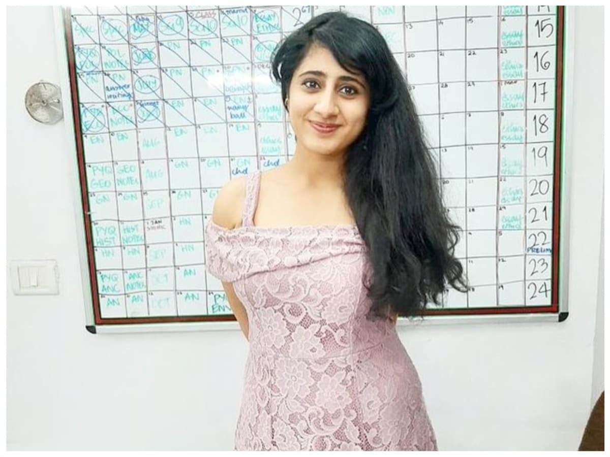 Success Story: आर्मी अफसर की बेटी, UPSC के लिए छोड़ा स्विट्जरलैंड, मॉक टेस्ट से की 70% तैयारी - Ambika raina upsc success story army kid cse 2022 result ias officer left foreign