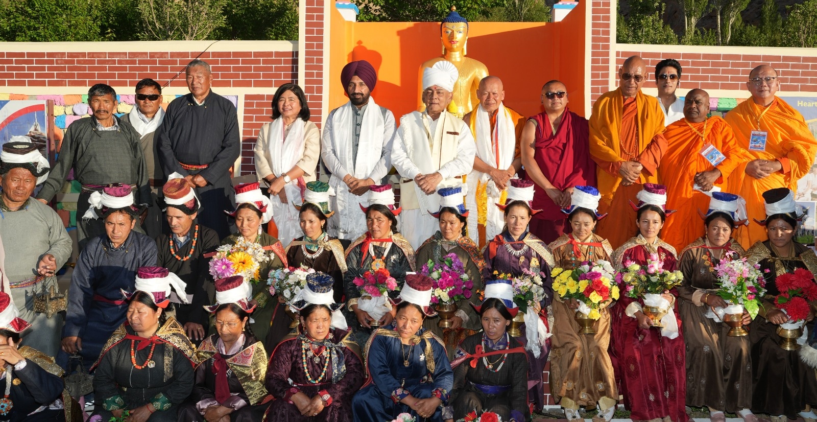 PM Narendra Modi, PM Modi is a global peace maker, Buddhist monks praised PM Modi, Ladakh News, Peace Walk in Ladakh, Buddhist monks, Ladakh News Today, वैश्विक शांति निर्माता हैं पीएम मोदी, बौद्ध भिक्षुओं ने लद्दाख में की तारीफ