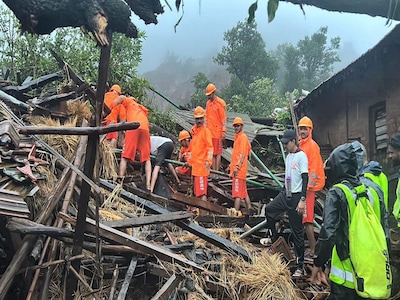 महाराष्ट्र रायगढ़ भूस्खलन: मरने वालों की संख्या 16 हुई, 100 से अधिक लोगों  की जारी है जिंदगी के लिए जंग - Landslide in maharashtra raigad 13 killed  100 people rescue cm shinde