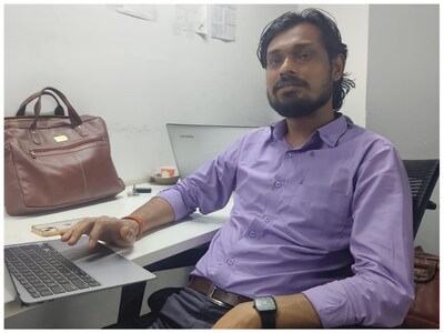 Success Story: अनपढ़ समझ किसी ने नहीं दी गार्ड की नौकरी, अब उस बिहारी लड़के  ने खड़ी कर दी टैक्सी कंपनी - Success story saharsa dilkhush kumar bringing  uber ola like ride