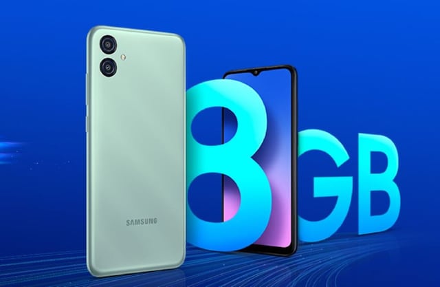 4,000 रुपये से ज्यादा कम हुई Samsung के धाकड़ फोन की कीमत, खरीदने की भीड़! 4,000 रुपये से ज्यादा कम हुई Samsung के धाकड़ फोन की कीमत, खरीदने की भीड़!