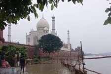 यूपी में भी बाढ़ का खतरा, युमना का पानी ताज महल तक पहुंचा, दशहरा घाट डूबा