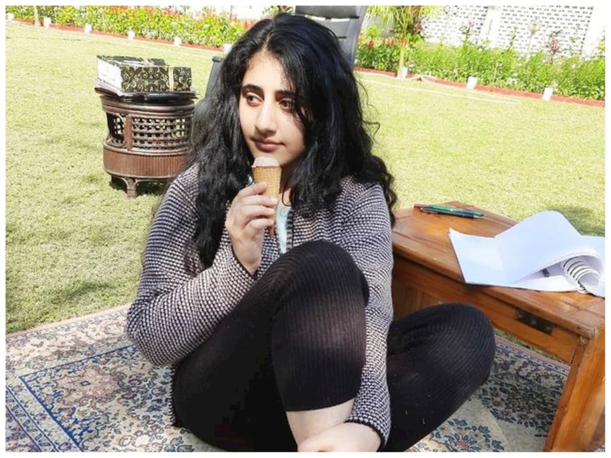 Success Story: आर्मी अफसर की बेटी, UPSC के लिए छोड़ा स्विट्जरलैंड, मॉक टेस्ट से की 70% तैयारी - Ambika raina upsc success story army kid cse 2022 result ias officer left foreign