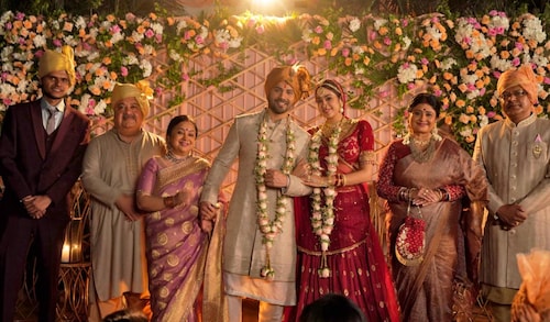 Bawaal, Bawaal Review, Varun Dhawan, Janhvi Kapoor, Bawaal movie, Bawaal film, Bawaal release date, Bawaal stars, Nitesh Tiwari, Nitesh Tiwari movies, dangal, kanha dekhen bawaal, kaisi hai varun dhawan ki bawaal, bawaal review in hindi, bawaal movie review, Varun Dhawan and Janhvi Kapoor