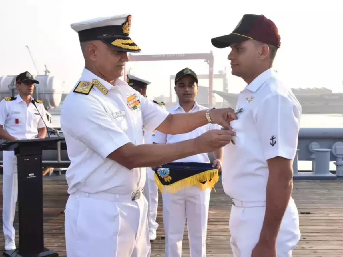 Indian navy uniform cap image Stock Photos - Page 1 : Masterfile