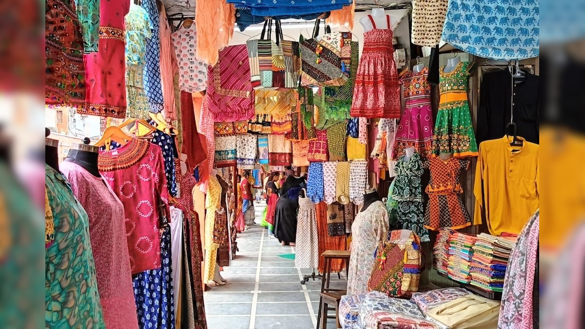 जयपुर में महिलाओं की शॉपिंग के लिए बेस्ट है ये बाजार, राजस्थानी ओढ़नी खरीदने दूर-दूर से आते हैं लोग