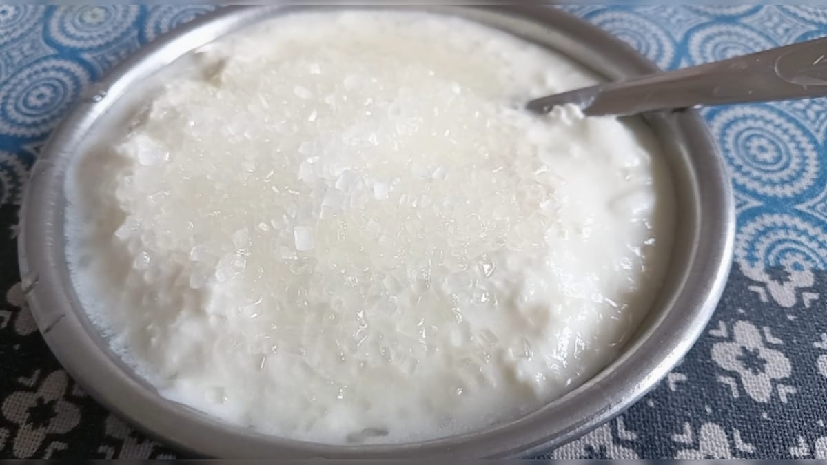 घर से बाहर निकलने से पहले क्यों खाते हैं दही-चीनी, जानें वजह और फायदे - Why people consumed dahi cheeni before leaving house