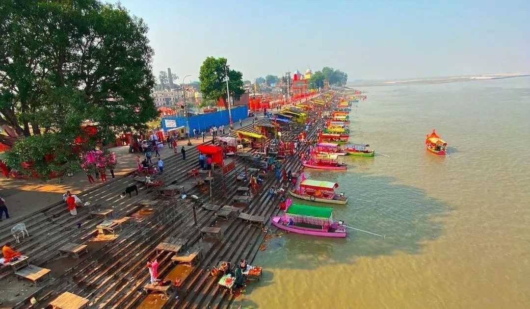 अयोध्या में सरयू का दिखा रौद्र रूप! पानी खतरे के निशान के पार, प्रशासन ने  स्नान-नौकायान पर लगाई रोक - Ayodhya flood saryu river water level crosses  danger mark Administration ...