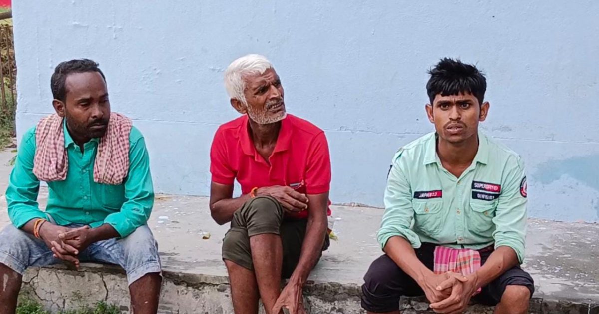 रेप के बाद महिला की हत्या,पास बैठे मिले उसके 3 बच्चे, कर रहे थे जगाने की कोशिश रेप के बाद महिला की हत्या,पास बैठे मिले उसके 3 बच्चे, कर रहे थे जगाने की कोशिश