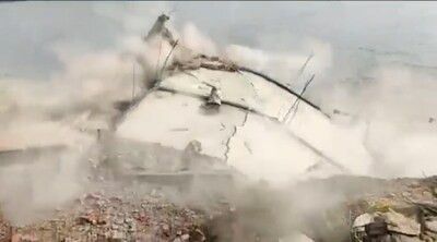 चंद सेकेंड में उफनती नदी में समा गया मकान! भागलपुर में यहां बाढ़ से नहीं...  कटाव से लगता है डर! - And in a few seconds the pucca house got submerged in